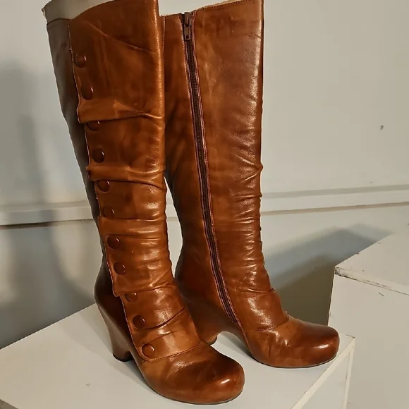 Women's Brown Leather Boots - Picture 2 of 8